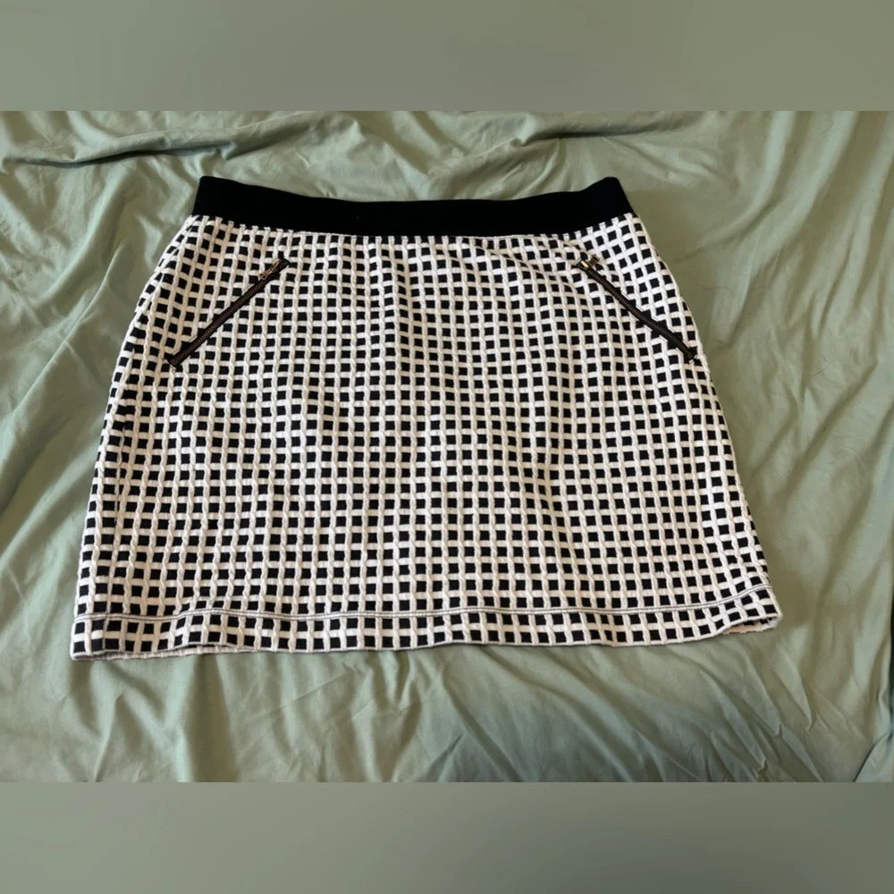 Lou & Gray black and white skirt size medium-gently worn no flaws